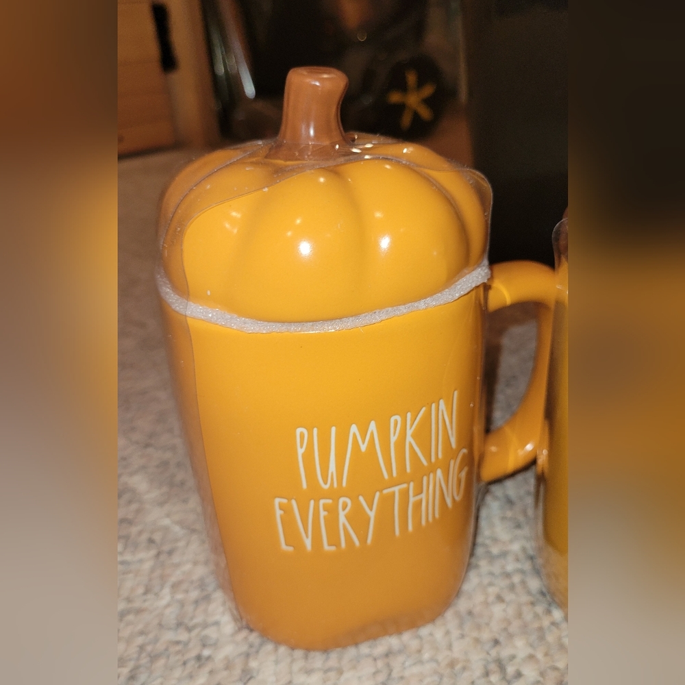 Rae Dunn FALL "Pumpkin Everything" mug with topper, NEW